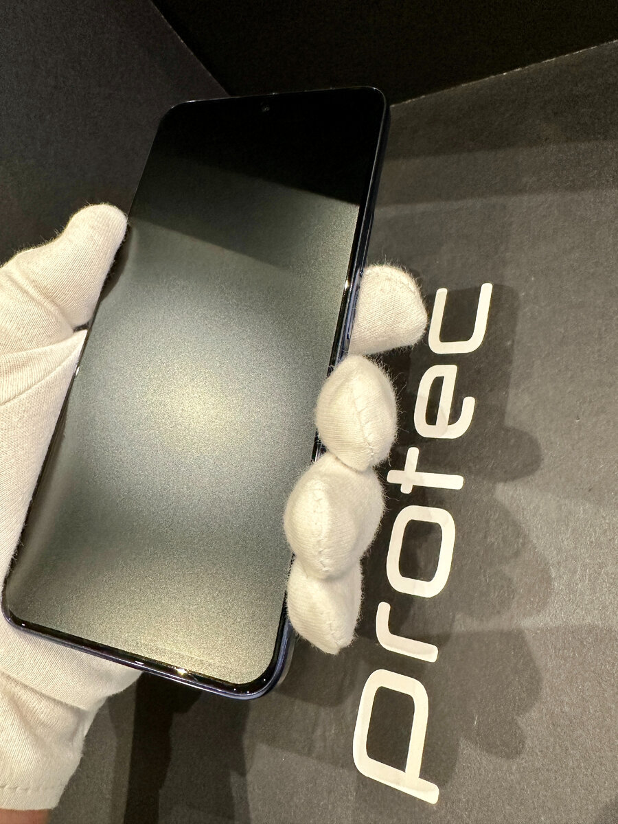 Защита экрана Honor X8 матовой полиуретановой плёнкой.