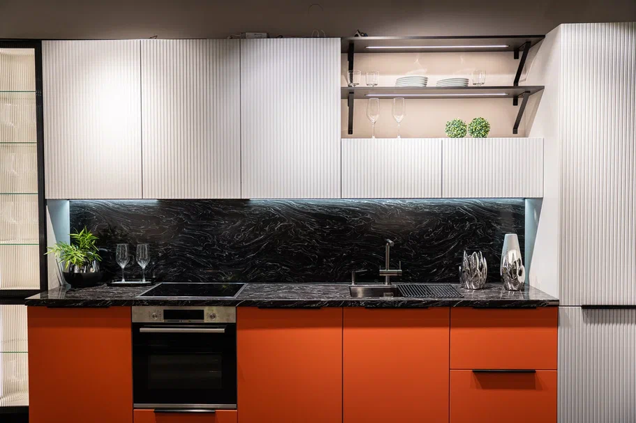 Большие фасады выглядят превосходно. Кухня ДУЭТ-ТЕМПО, фото в салоне 