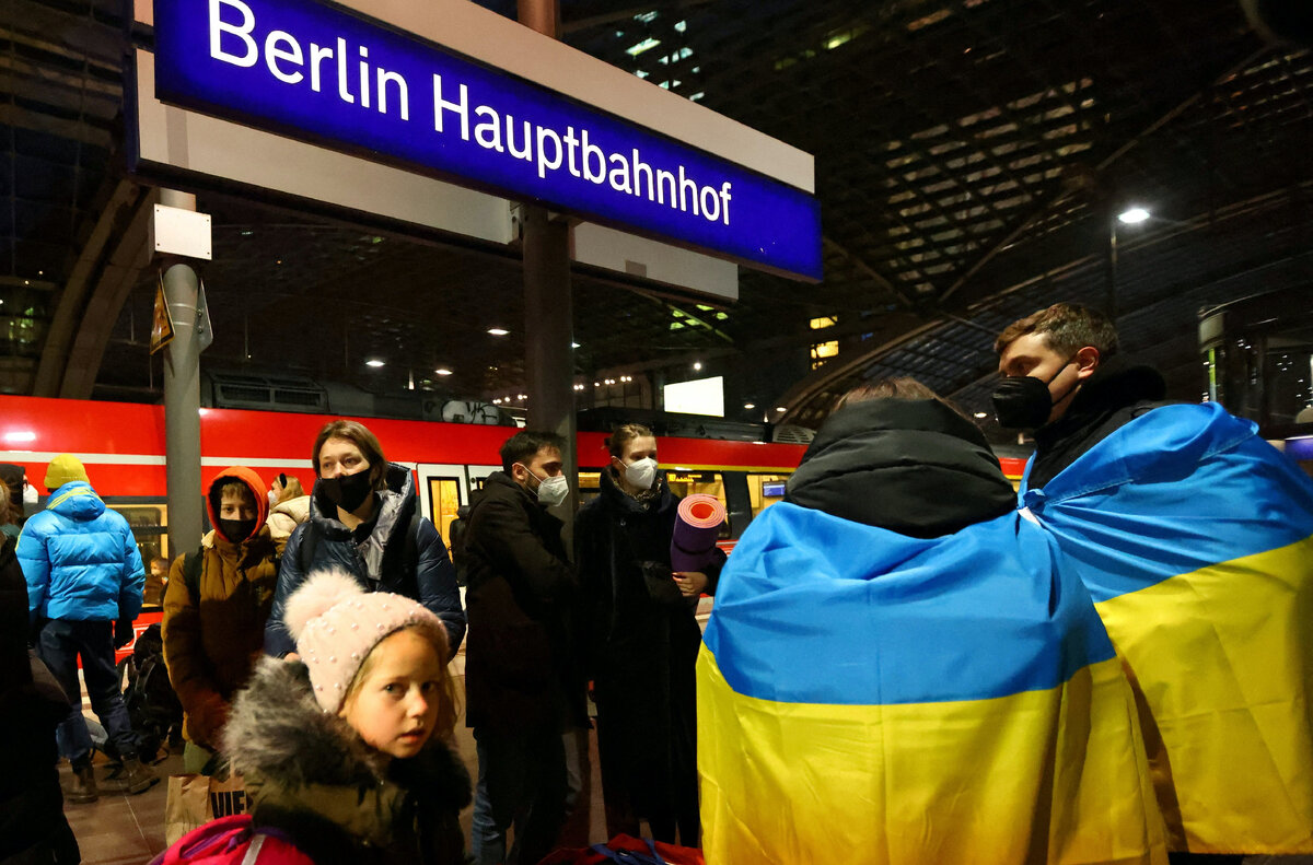 Граждан Украины, сбежавших в Европу, не вышлют на обратно – на фронт.