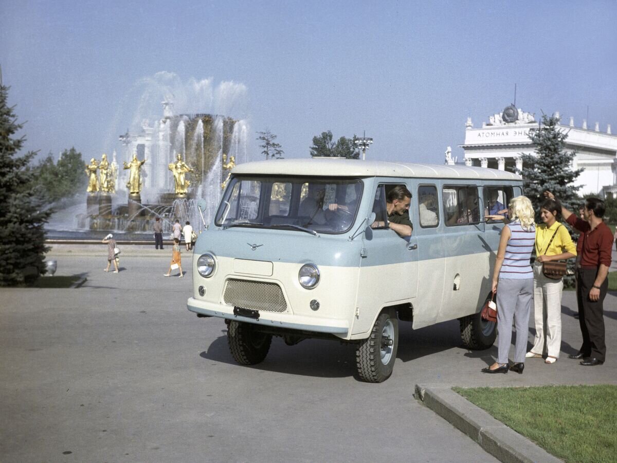    Советский автобус, выпускаемый Ульяновским автомобильным заводом© РИА Новости . Рунов