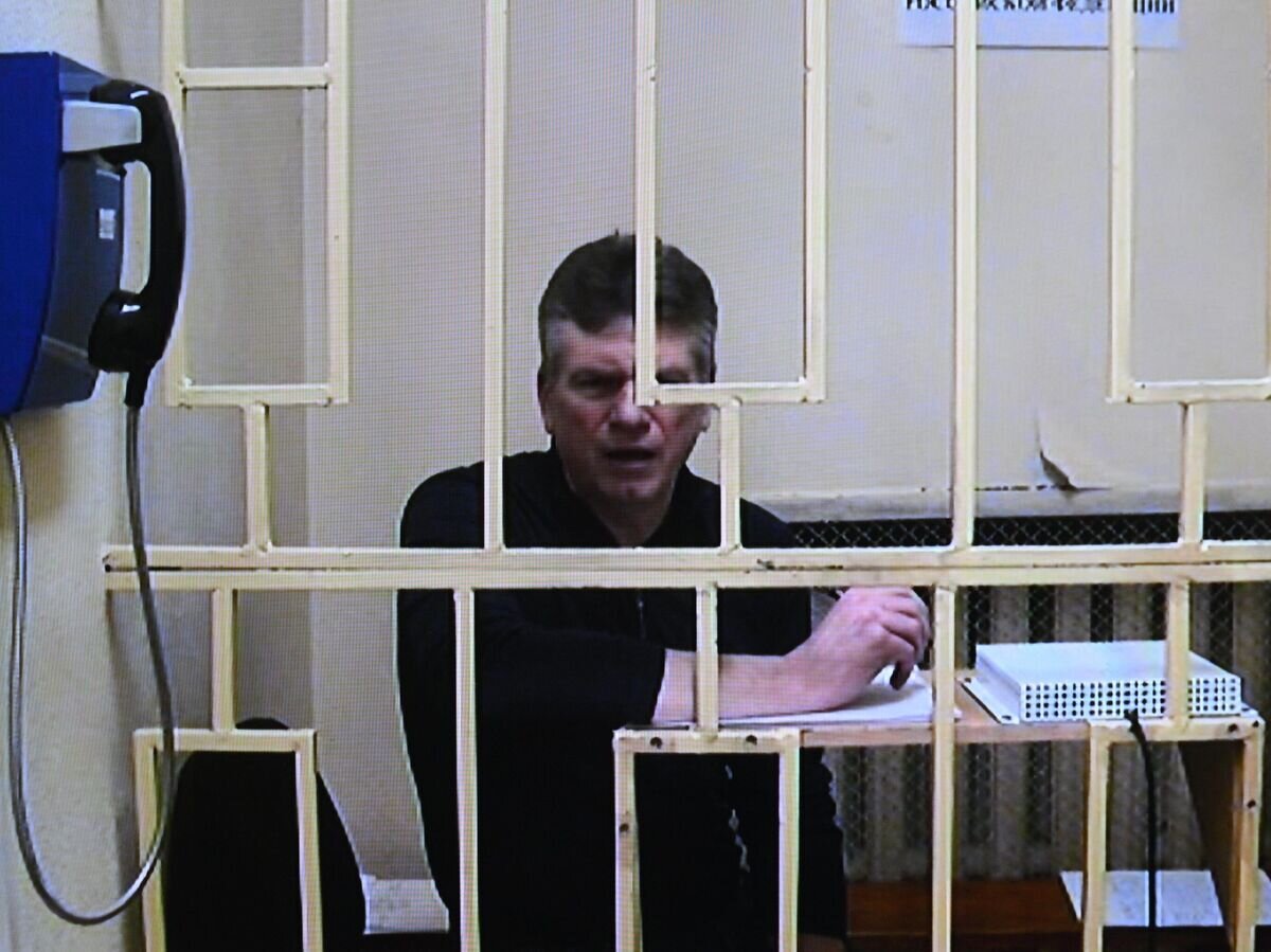    Онлайн-трансляция во 2-м Западном окружном военном суде, где проходит рассмотрение апелляционной жалобы на арест начальника Главного управления кадров Минобороны РФ генерал-лейтенанта Юрия Кузнецова© РИА Новости / Рамиль Ситдиков