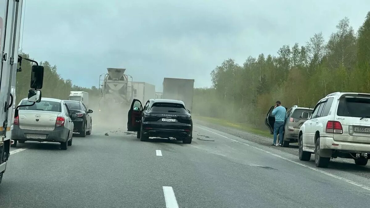 Морду снесло»: В ДТП с фурой на тюменской трассе разбился «Порше» |  nashgorod.ru | Дзен