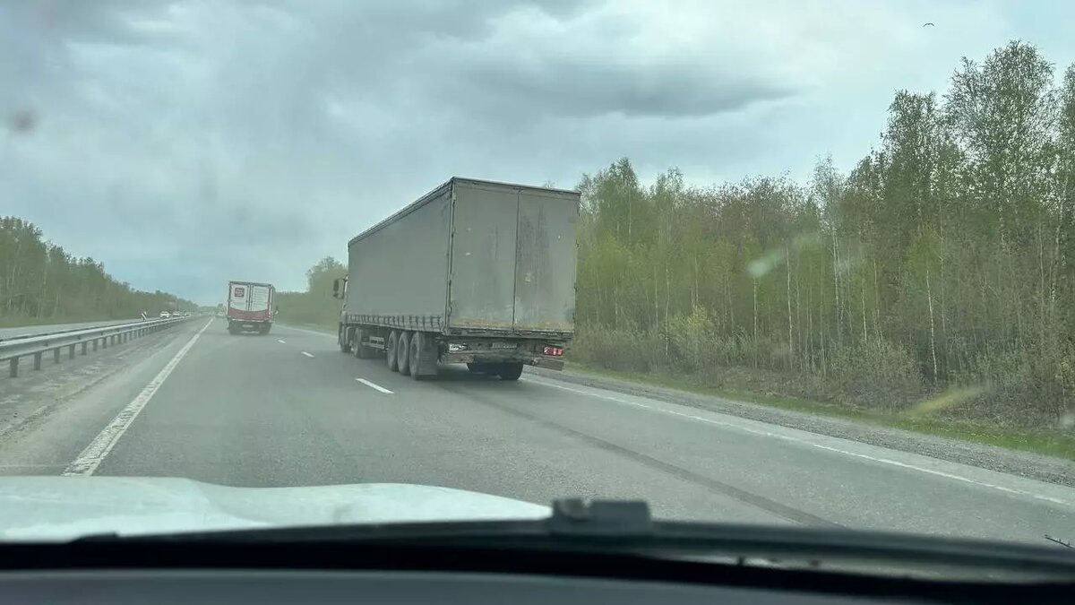 Морду снесло»: В ДТП с фурой на тюменской трассе разбился «Порше» |  nashgorod.ru | Дзен