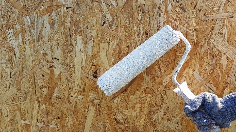 Чем покрасить ОСБ: 6 видов покрытия, правила выбора для наружной и внутренней отделки, инструкция