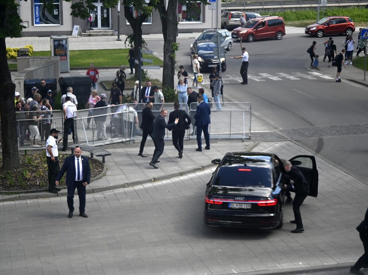    Место покушения на Роберта Фицо© AP Photo / TASR/Radovan Stoklasa