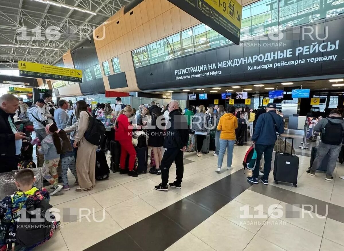 В аэропортах Казани собралось много людей из-за переноса рейсов. Фото: 116.RU