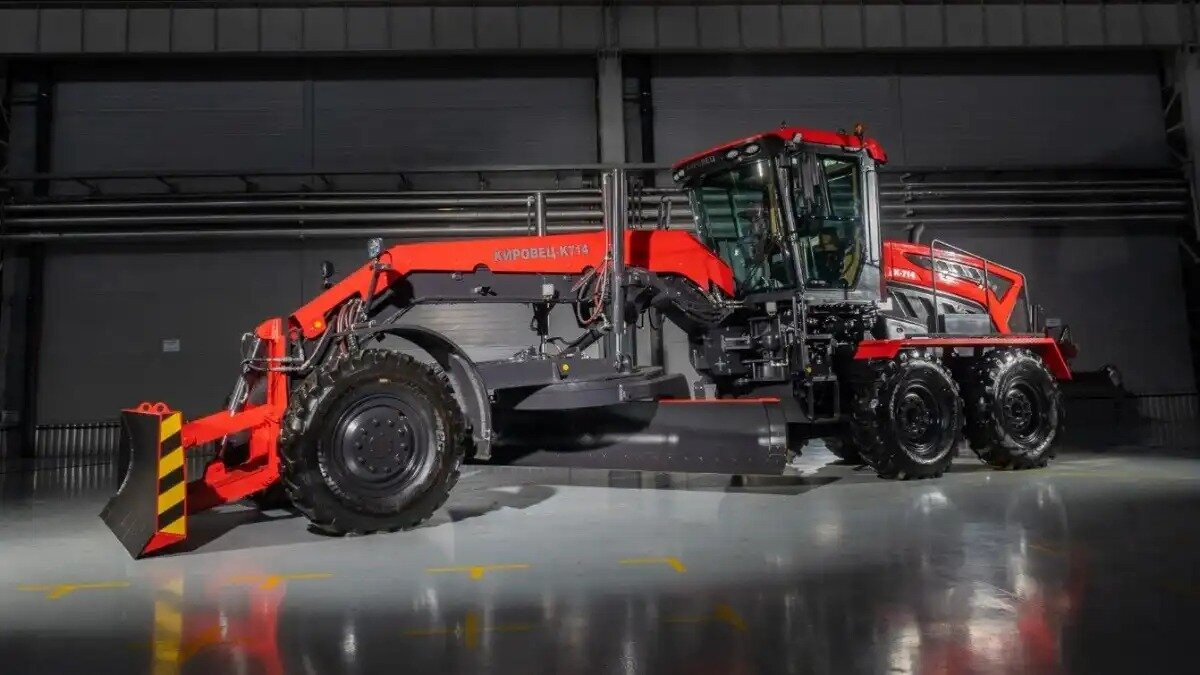 Фото: kirovets-ptz.comВ сети появились новые фотографии автогрейдера Кировец К-714 от Петербургского тракторного завода