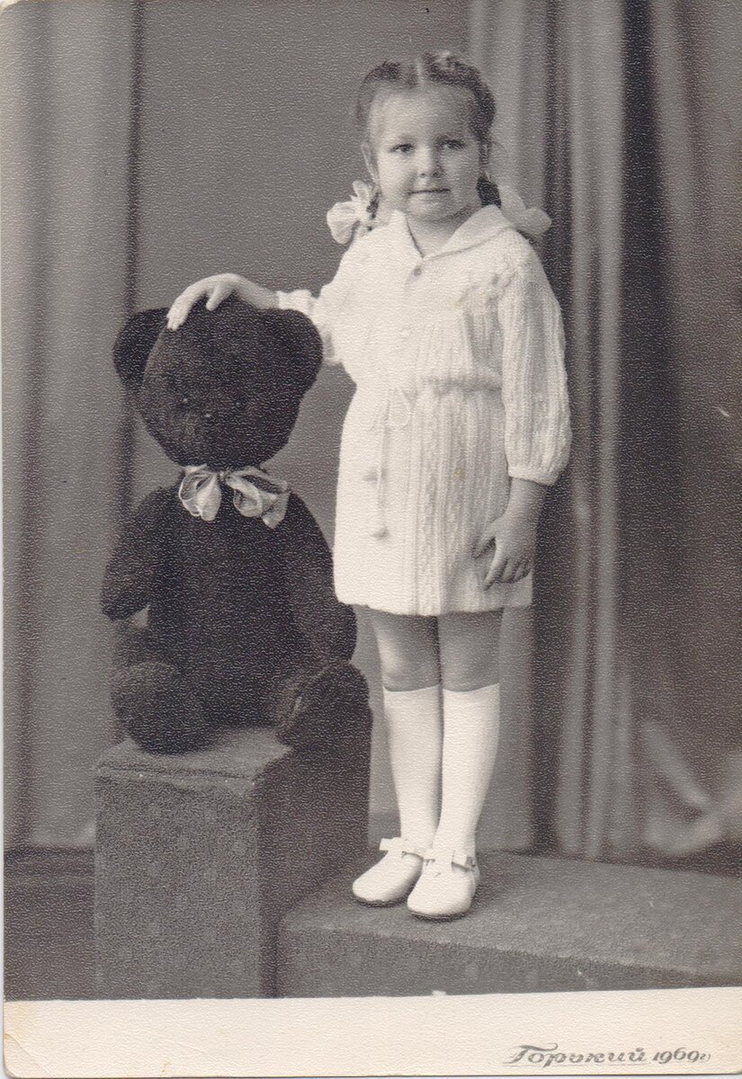 Мишка Колька тогда еще не знал, какая жизнь его ждет).