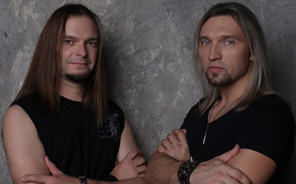 Михаил и Пётр, тот самый Пётр который спел историю Винни-Пуха в стиле Арии на КВН и это виде стало вирусным