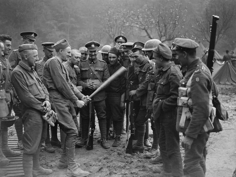 На некоторых позициях в связи с предстоящим перемирием вообще начался "разброд и шатание"