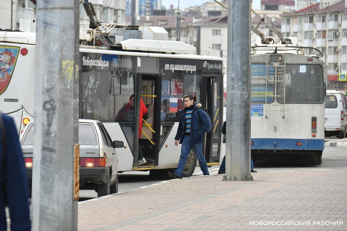 В Новороссийске из-за работ по обустройству развязки меняют схему движения  троллейбусов | Новороссийский Рабочий | Дзен