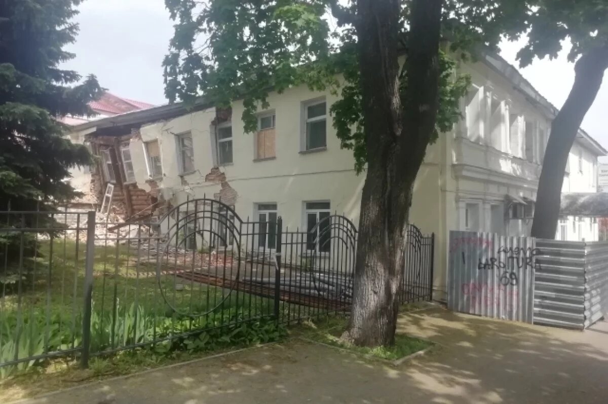    В Пензе рухнула стена у здания культурного наследия на ул. Красная, д. 60