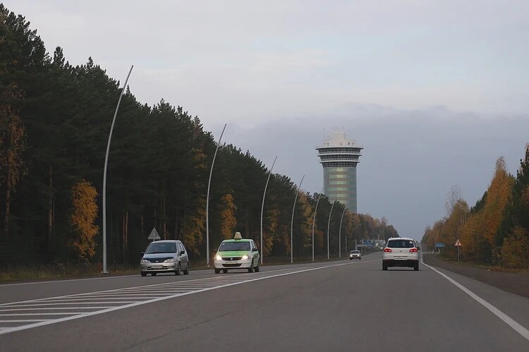 Все случилось на трассе в аэропорт Красноярск. Днем - кругом были машины, люди. Фото: Мария ЛЕНЦ.
