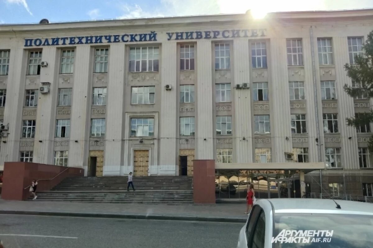    Студенты собирают документы, чтобы получить патент