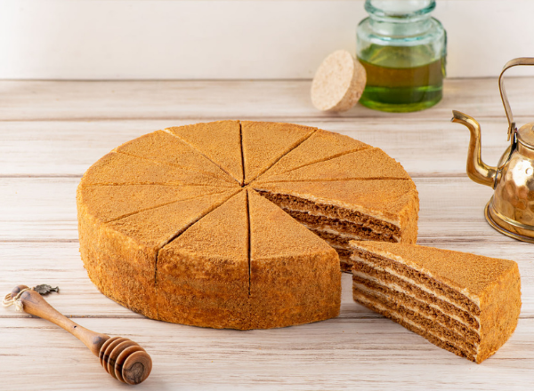 История воздушного десерта "Медовик"