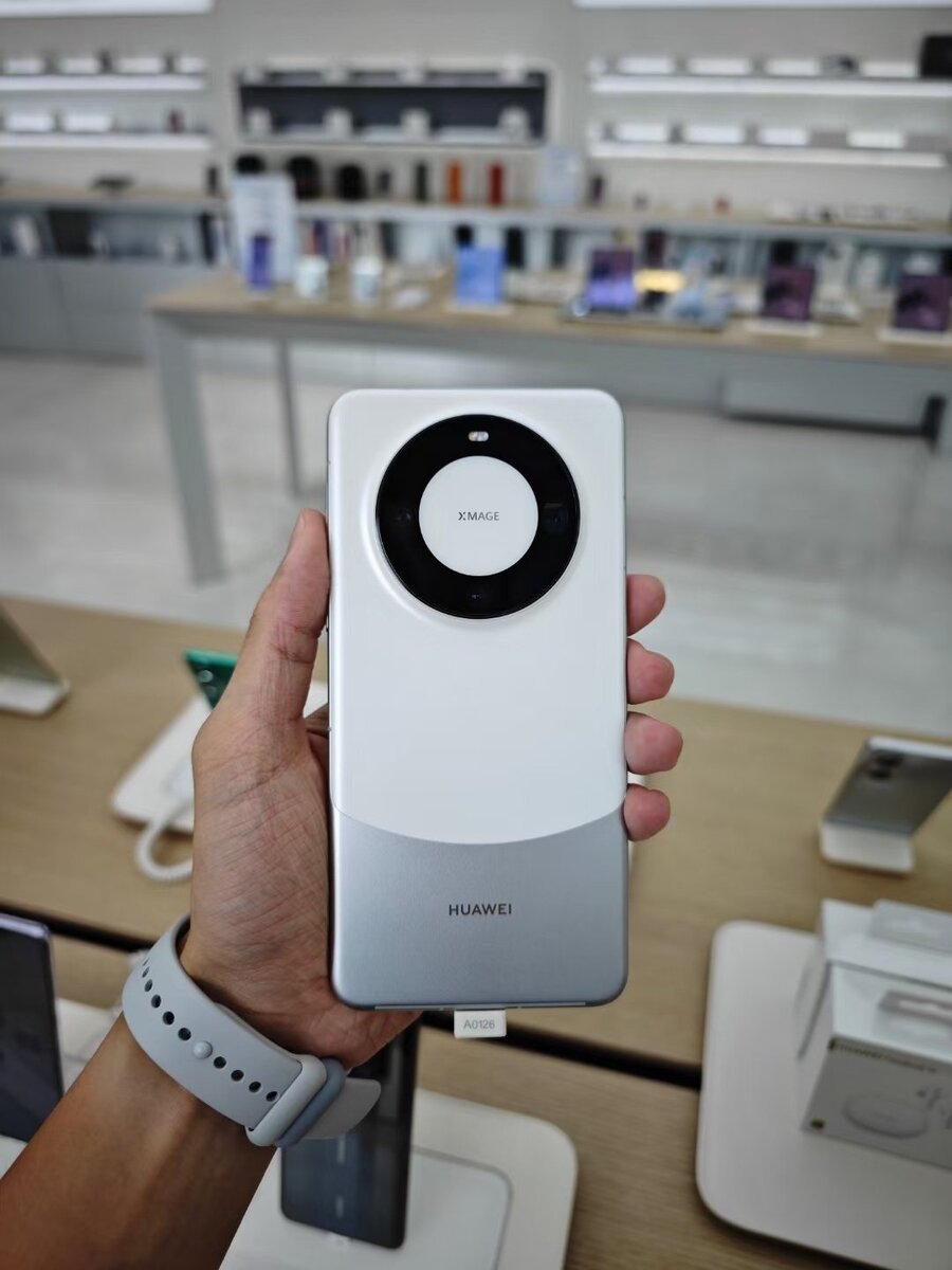 Знаменитый Huawei Mate 60 Pro на 7-нм чипе. Изображение: Huawei