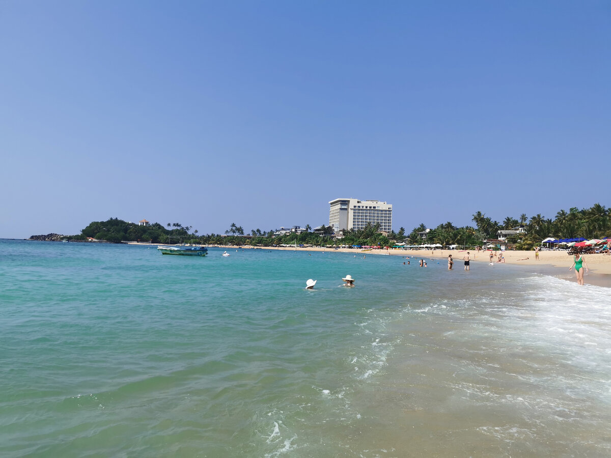 Главный пляж Унаватуны. Фото автора