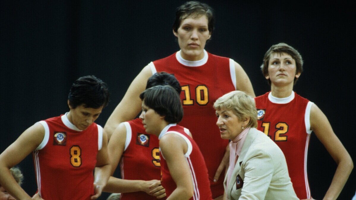 ...на голову превосходила соратниц и соперниц, но и обладала солидными телесными габаритами, отчего и получила своё прозвище – «Гулливер в юбке».