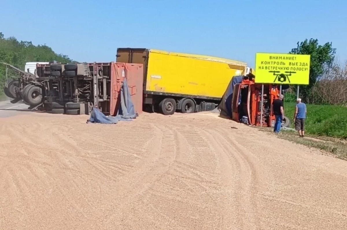    Мотоциклист и водитель грузовика погибли в ДТП с фурами под Ростовом