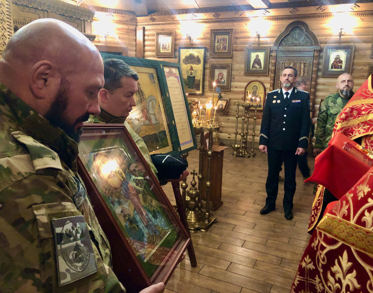 Во время молебна в луганском храме в честь иконы Божией Матери "Умиление"