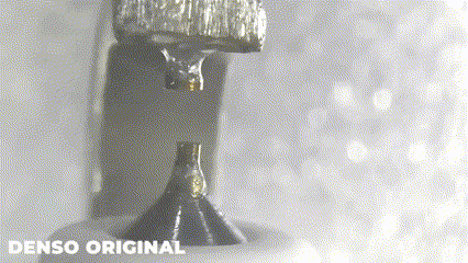 Обратите внимание на цвет иридия на центральном и боком электродах.