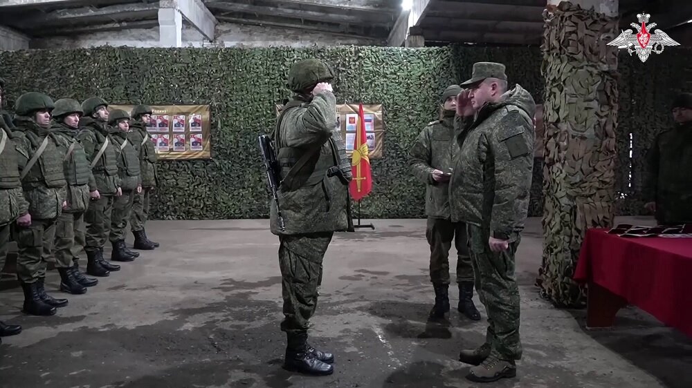    Шамарин вручает госнаграды в зоне СВО.