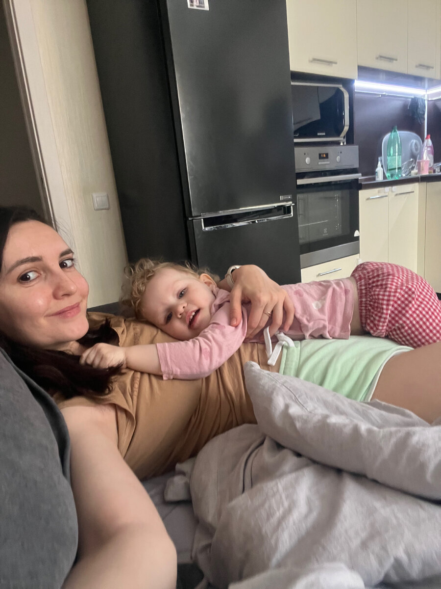 Всем привет. Вика привычно чем-то недовольная)