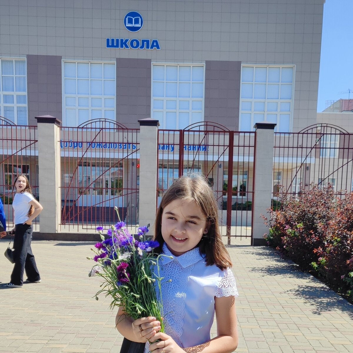 По традиции с цветами! 