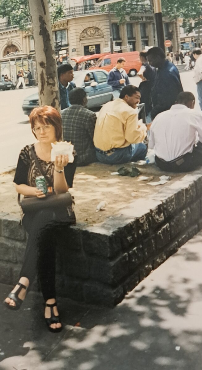 На фоне новоиспеченных французов. Июль 1997 года