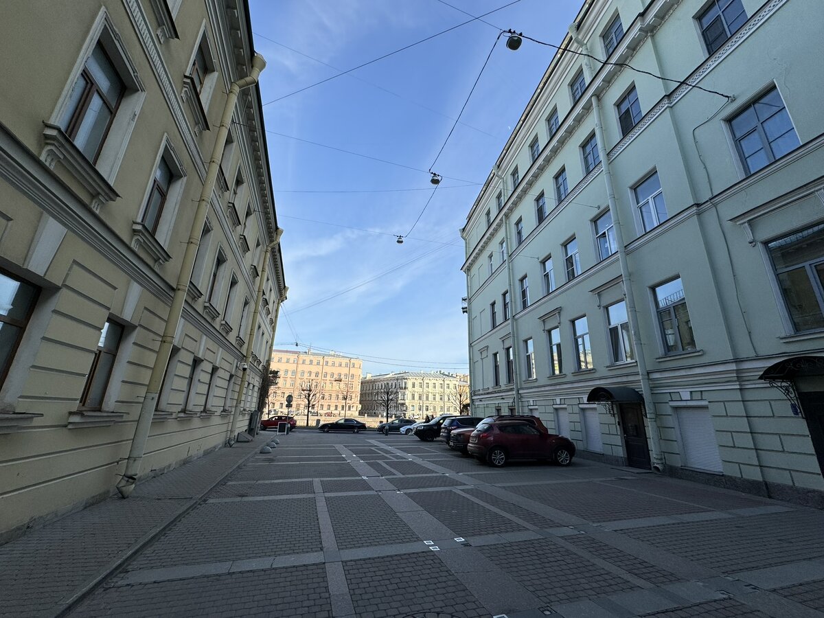 Вид на набережную Фонтанки, примерно напротив "Толстовского" дома