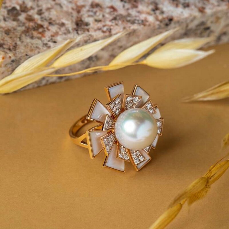 Кольцо Utopia Flamante из розового золота с жемчугом, бриллиантами и перламутром