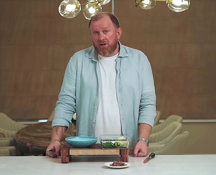 Зато готовит! 