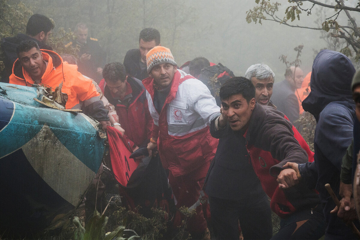 Ситуация на месте крушения вертолета президента Ирана Эбрахима Раиси, 20 мая 2024 года    📷