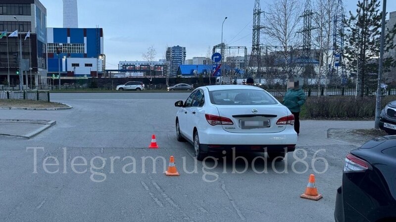    В Сургуте автомобиль сбил подростка на электросамокате