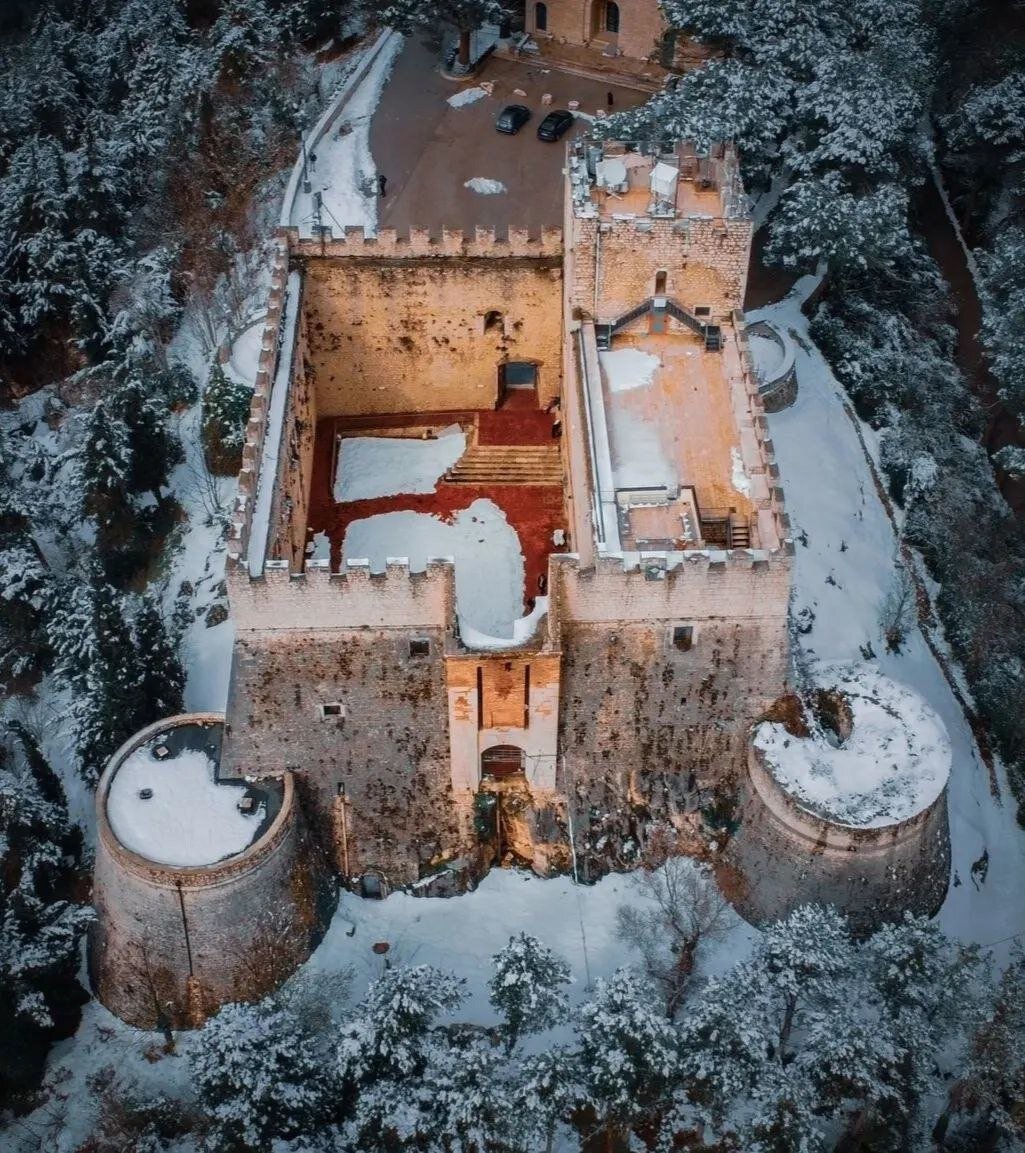 Замок Монфорте (Castello Monforte) в Кампобассо, столице региона Молизе (Италия).