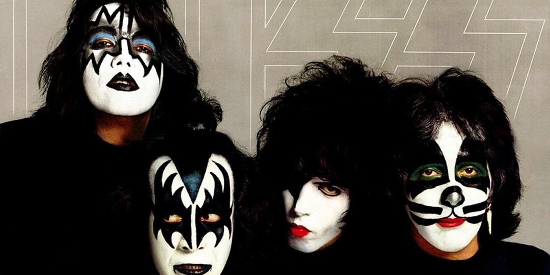 KISS: ЗВОНКИЙ ЗВУК ПОЦЕЛУЯ
