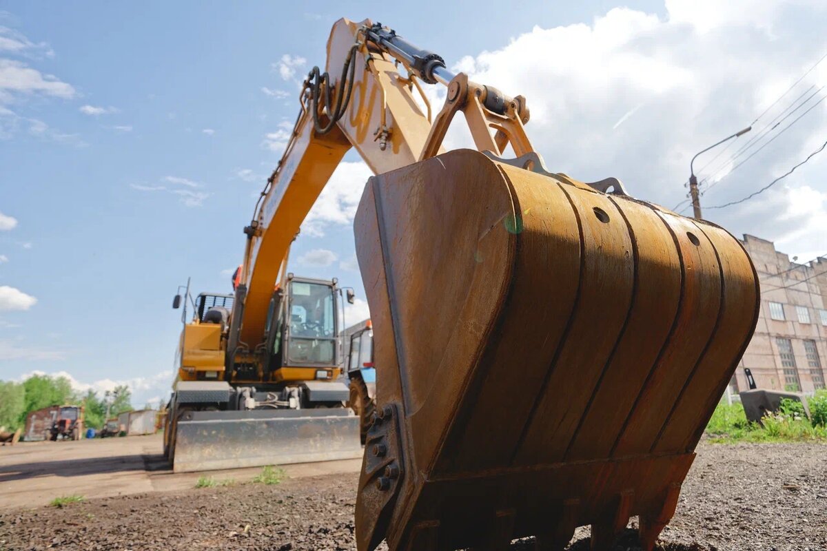 Ёмкость ковша нового экскаватора – 0, 9 кубических метров, но при необходимости он может взять «на борт» до 1, 1 кубометра. Автор фото Владимир Авдеев / «Медиацентр»