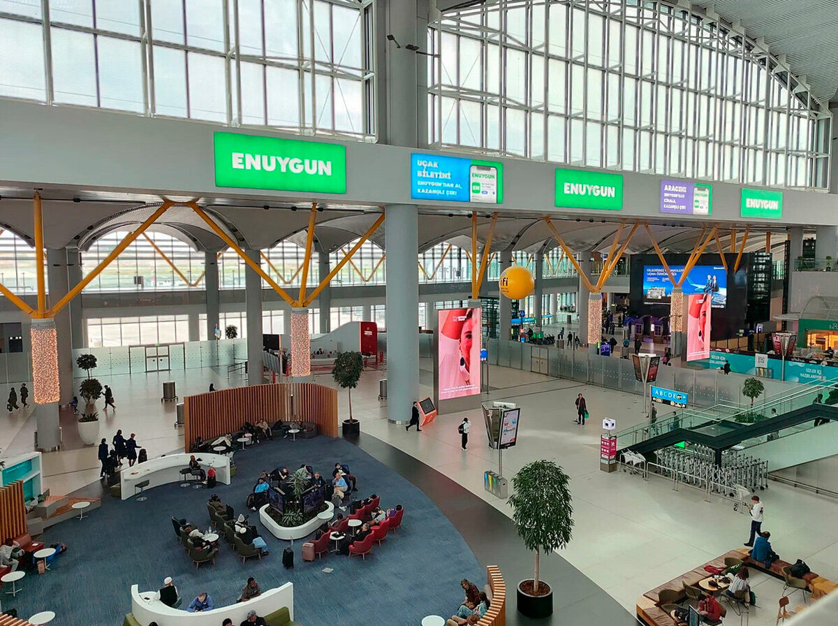 В международном аэропорту имени Сабихи Гёкчен заблудиться сложно, но если переживаете, то можете воспользоваться интерактивной схемой. Фото: Илюса Фазлыева / Яндекс Карты