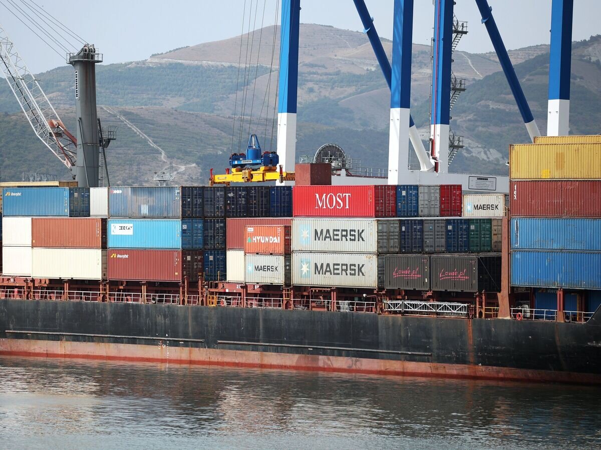    Работа грузового порта Новороссийска© РИА Новости . Виталий Тимкив