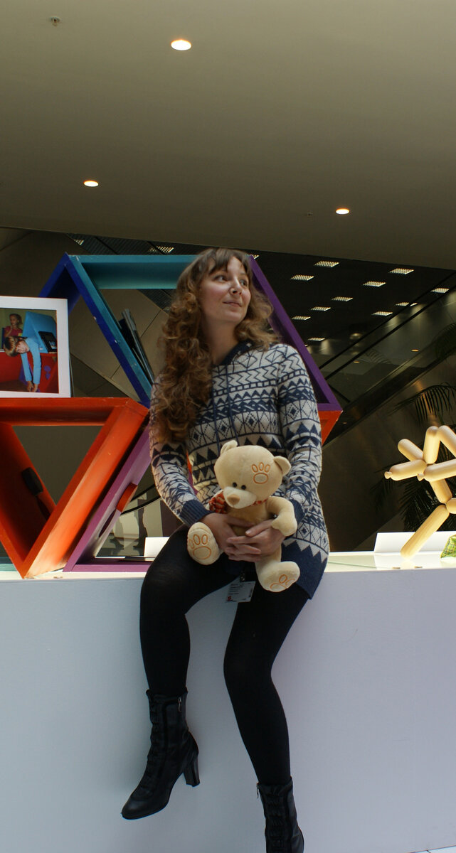 Здесь я уже на выставке, все мытарства позади