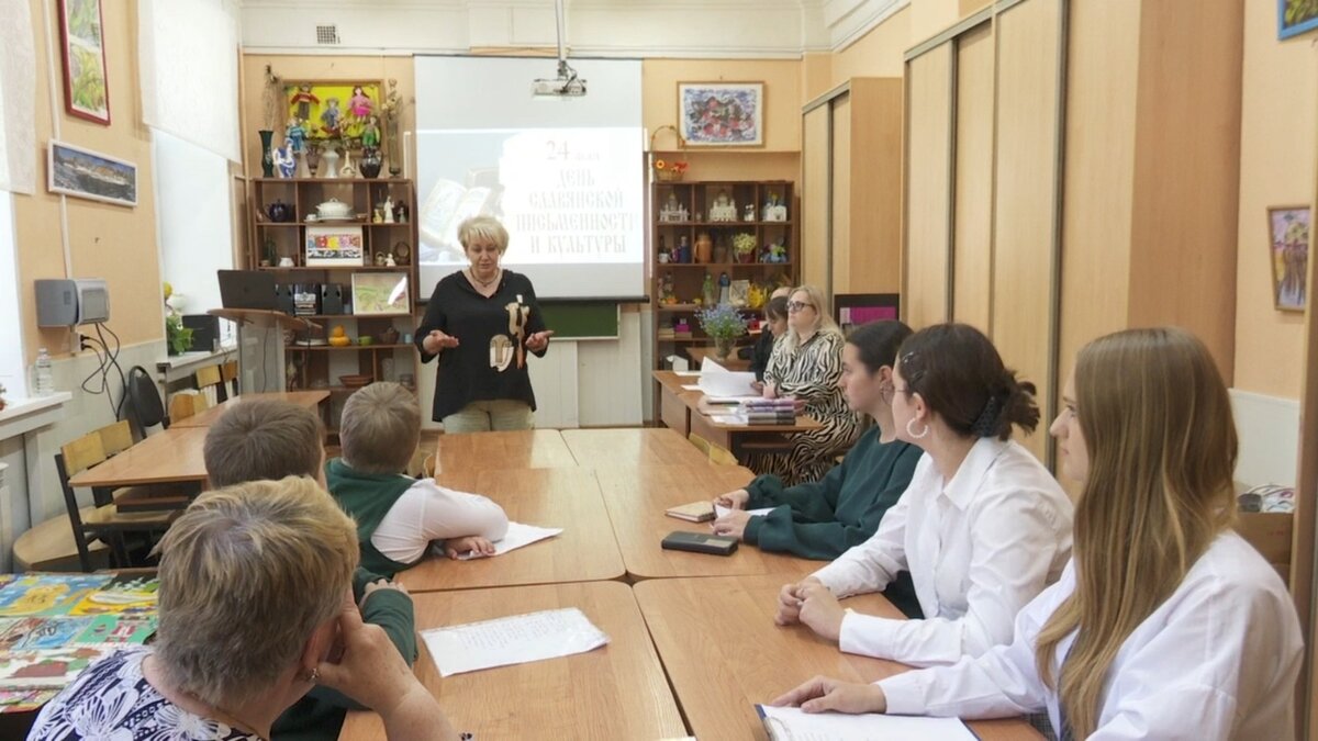 «За все тебя, Господь, благодарю» строка из Бунина 10 лет назад стала названием муниципального конкурса юных поэтов. Организаторы мероприятия Управление образования и Клинское благочиние Московской епархии РПЦ. Традиционно финальное творческое испытание проходит накануне Дня славянской письменности и культуры. 