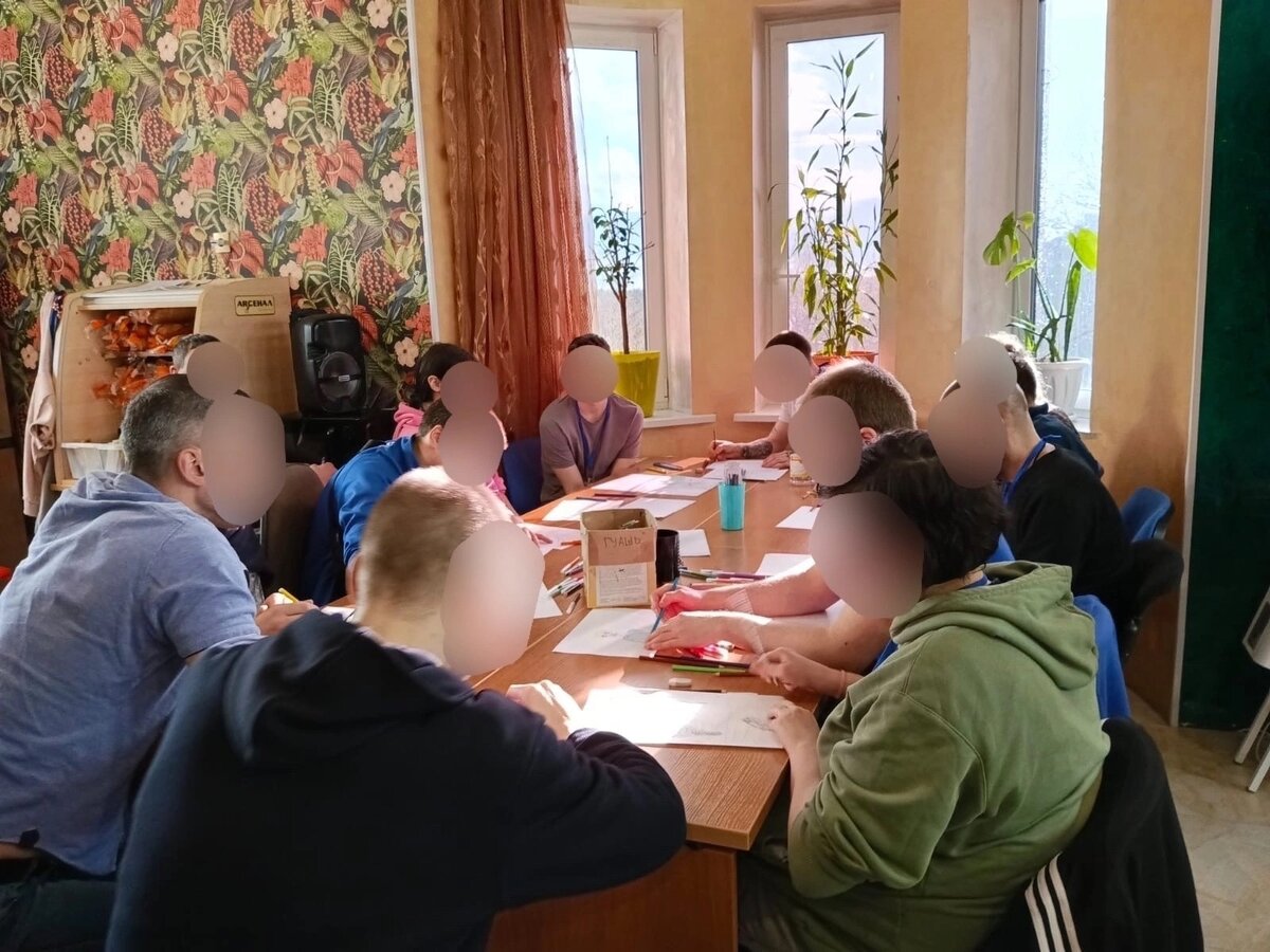В реабилитационном центре «Верный шаг» в Санкт-Петербурге проведено упражнение из арт-терапии: «Пейзажи эмоционального состояния»