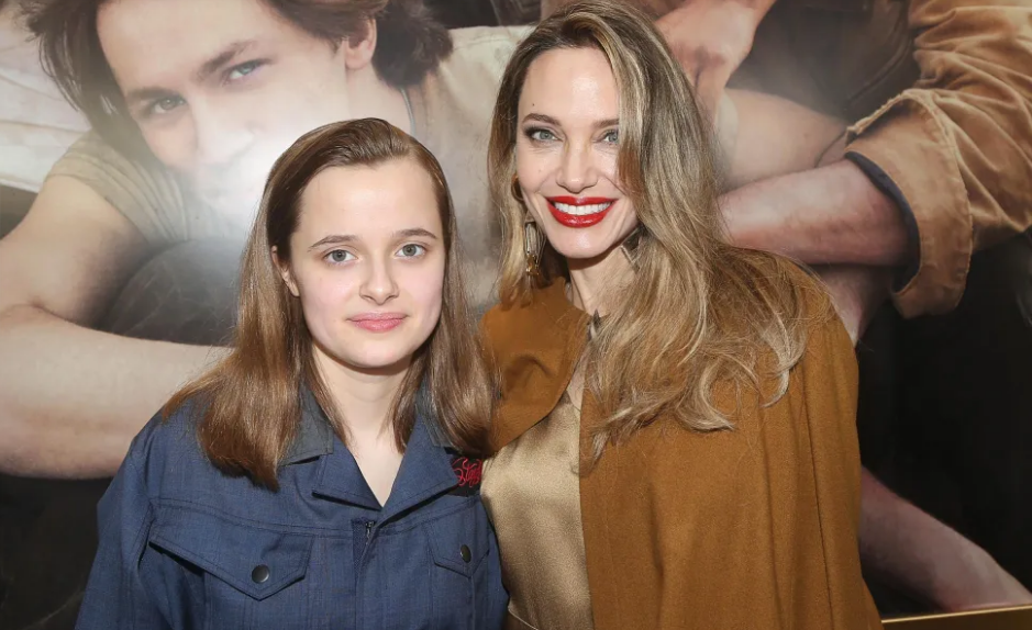 Анджелина Джоли со своей младшей дочерью Вивьен Джоли-Питт. Фото с сайта IMDb