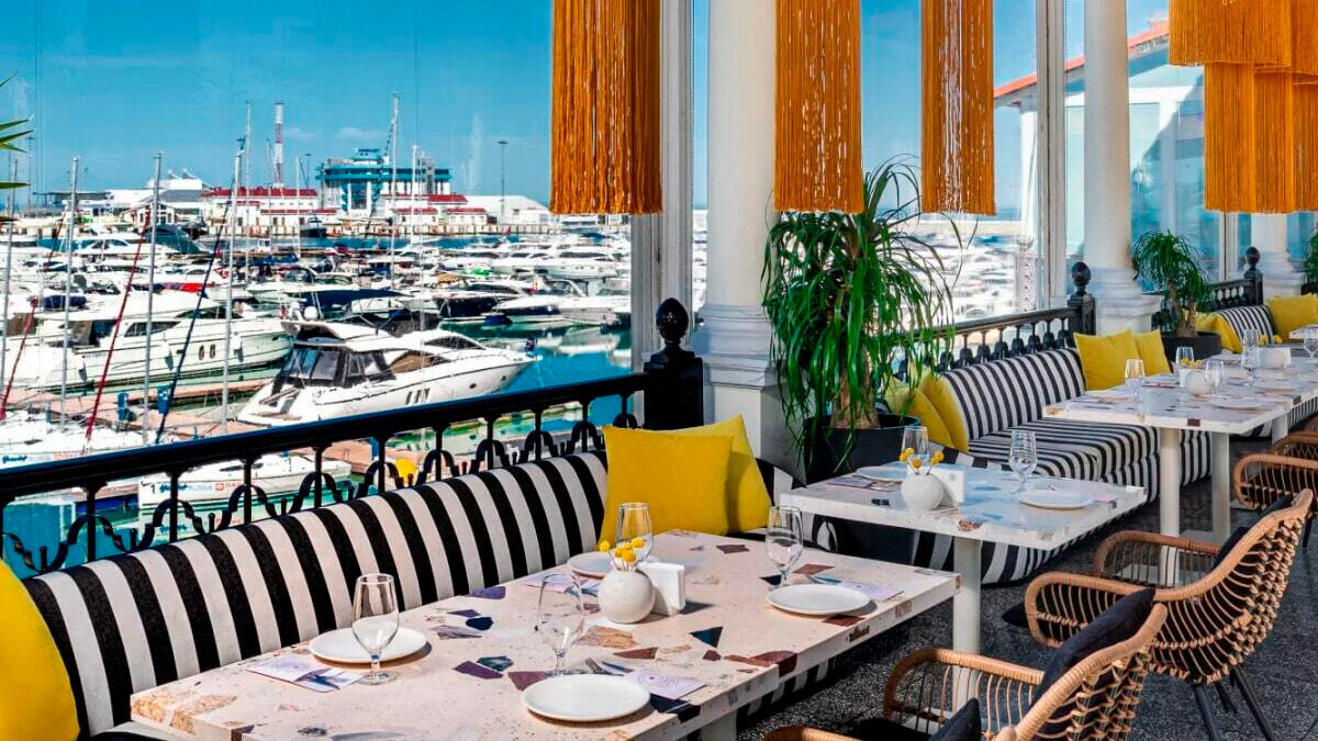 Фото на обложке: Кафе «Дельфин и Русалка»