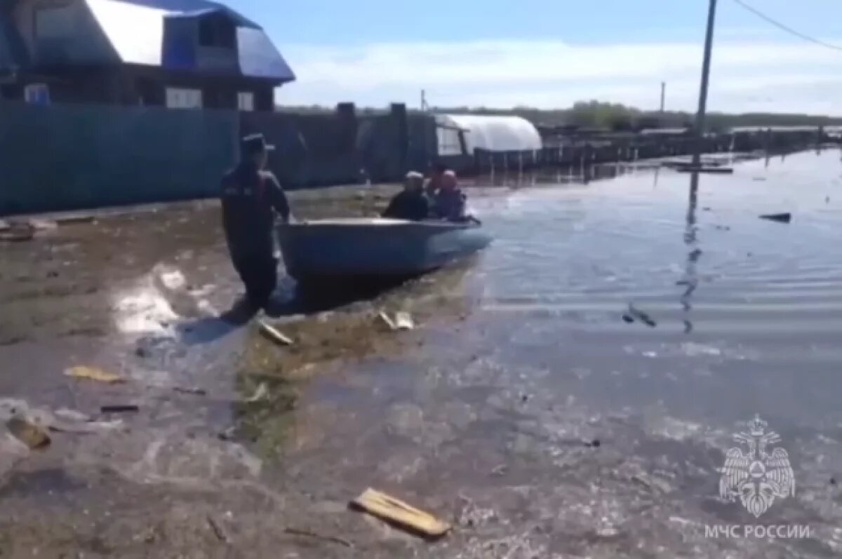    В Вагайском и Тобольском районах продолжается борьба со стихией