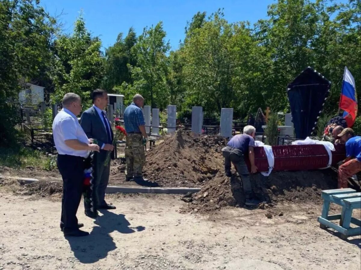 В Аксае похоронили бойца СВО, у которого не нашлось родственников |  Donday.ru | Дзен