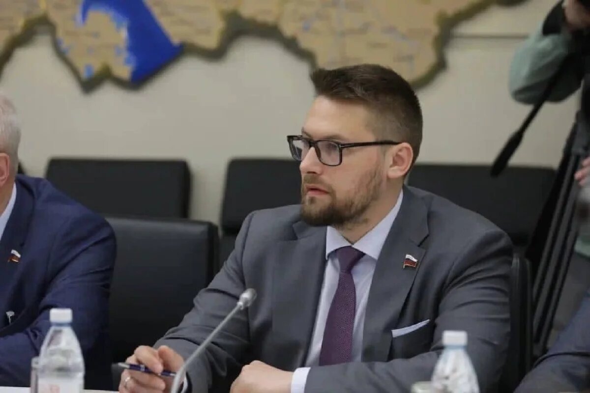    Руслан Смашнев озвучил инициативы смолян на заседании в Вологде