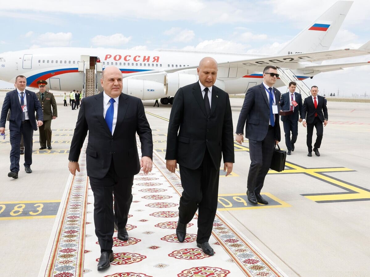    Председатель правительства РФ Михаил Мишустин прибыл в Ашхабад© РИА Новости / Дмитрий Астахов