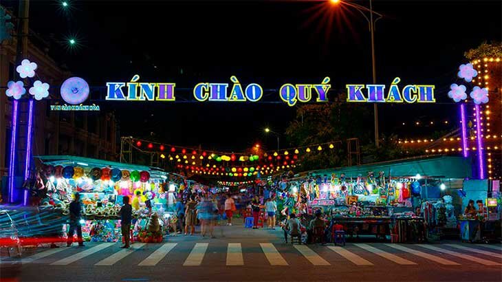 Ночной рынок в Нячанге “Nha Trang Night Market”.