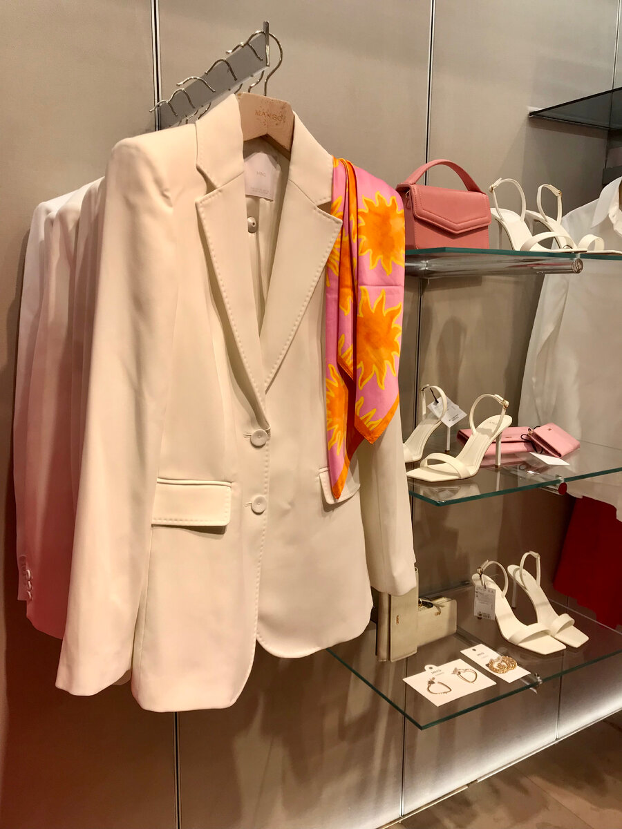 фото из магазина Mango
